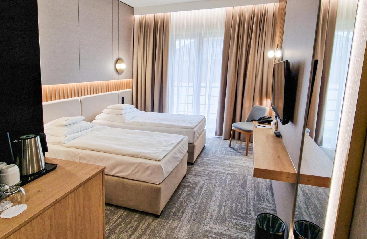 Hotel Arkas Proszkow Ngoại thất bức ảnh