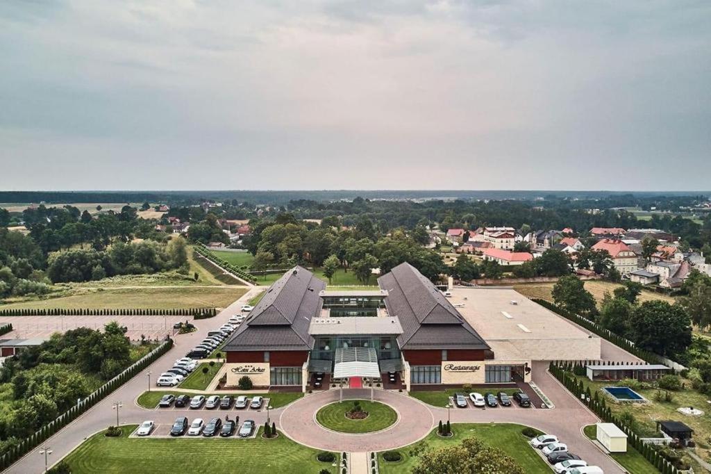 Hotel Arkas Proszkow Ngoại thất bức ảnh