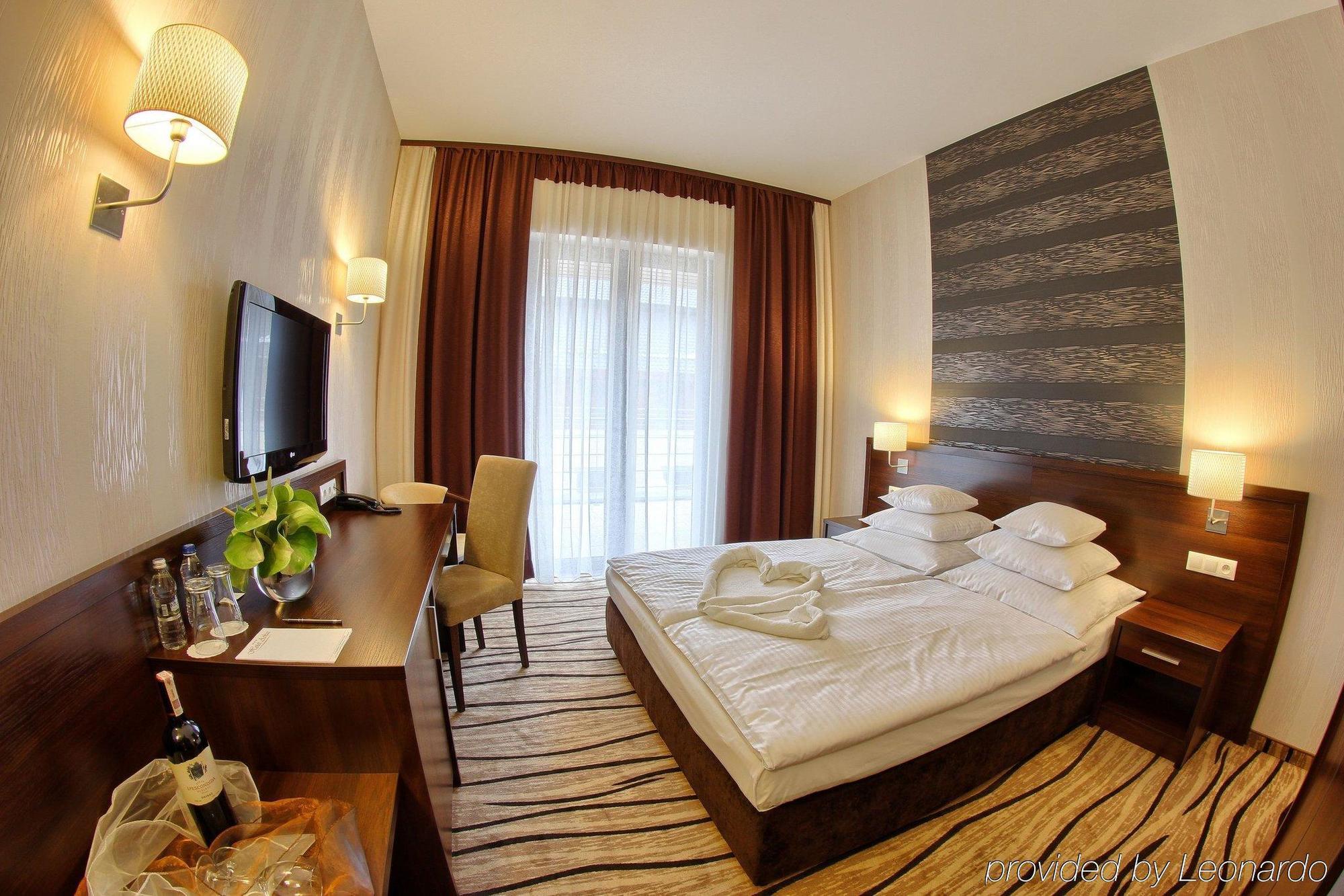 Hotel Arkas Proszkow Ngoại thất bức ảnh