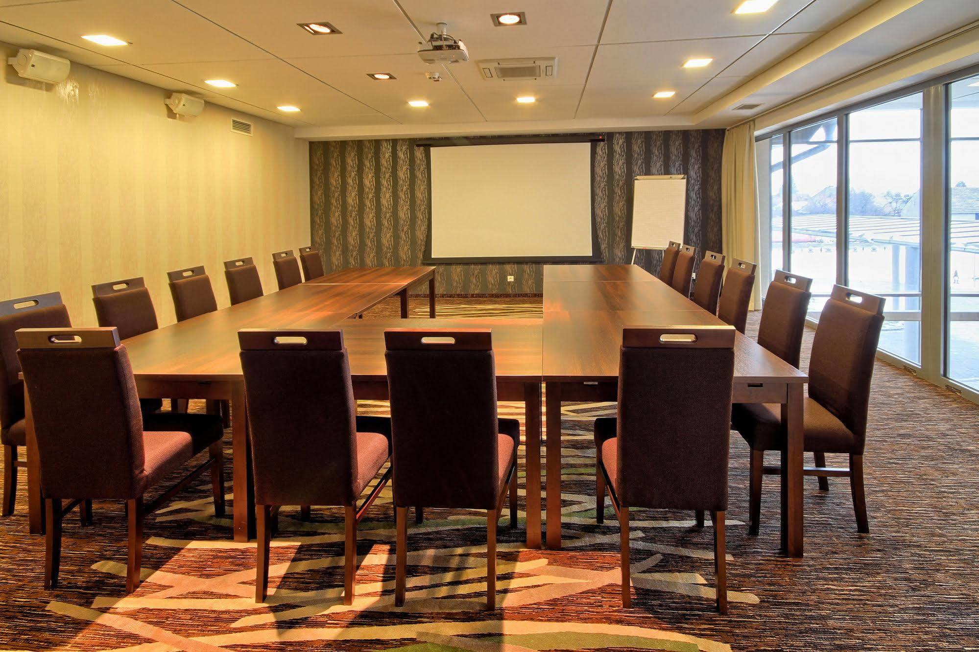 Hotel Arkas Proszkow Ngoại thất bức ảnh