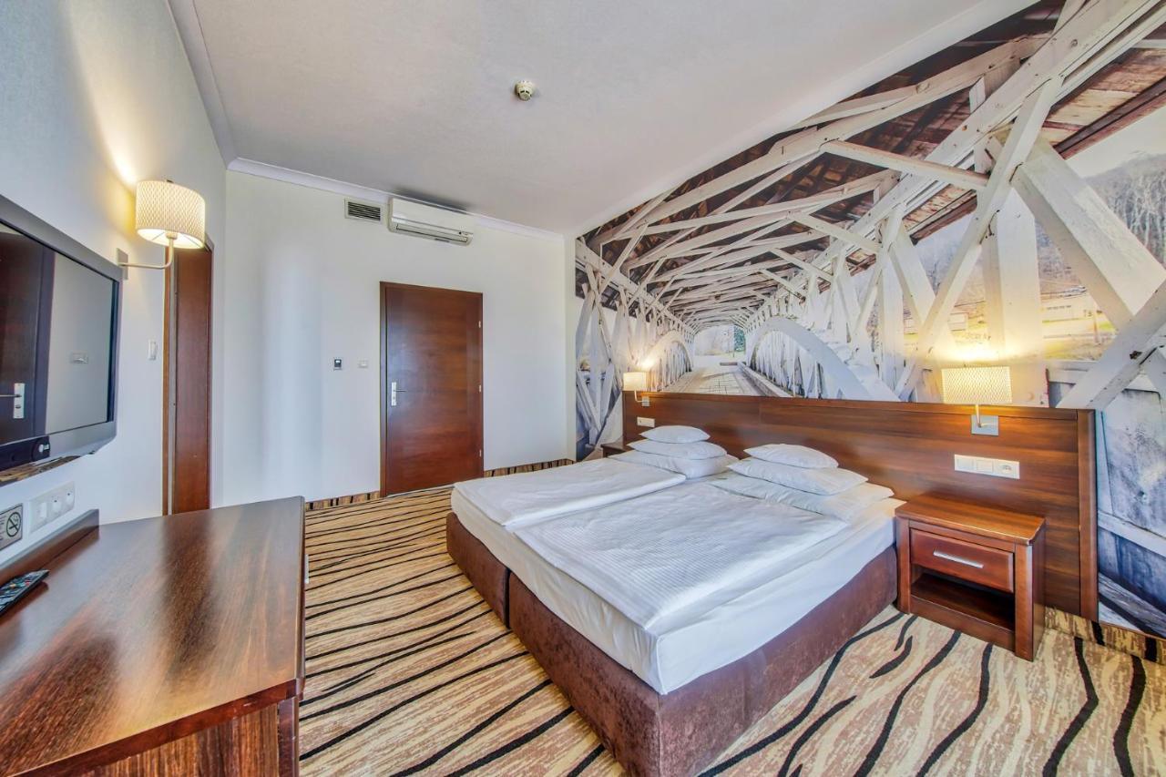 Hotel Arkas Proszkow Ngoại thất bức ảnh