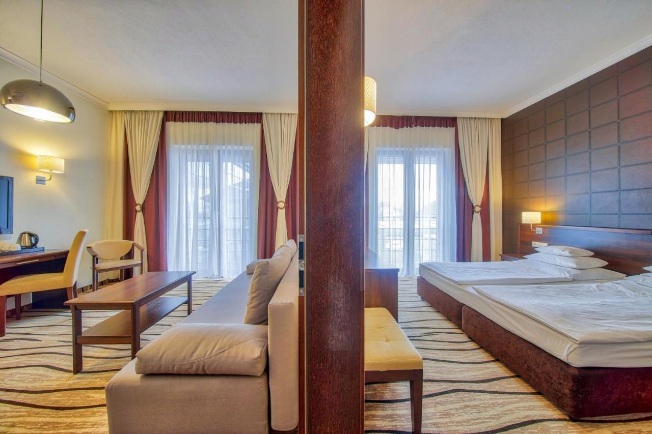 Hotel Arkas Proszkow Ngoại thất bức ảnh